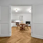 Warsaw Downtown Apt - 82M2, Top Location - By Rentujemy