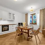 Warsaw Downtown Apt - 82M2, Top Location - By Rentujemy